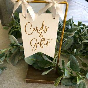 Rustic wedding 🤍🌿eucalyptus garland & “cards & gifts” sign💌🧧🎁